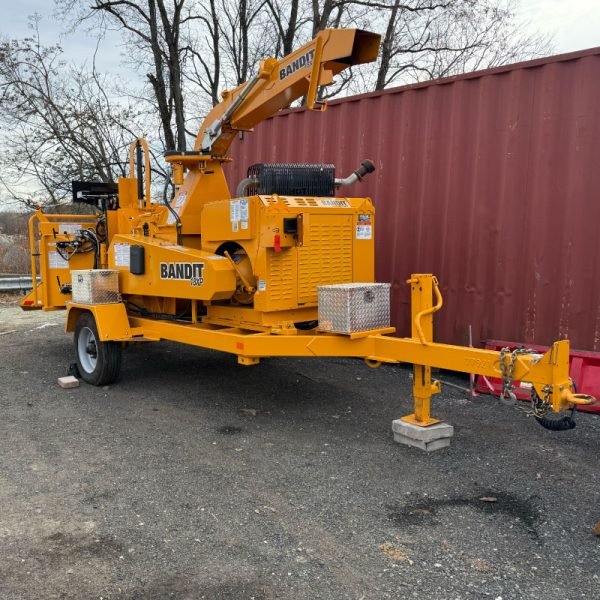 Bandit-Chipper-INTIMIDATOR-18XP-TOWABLE-For-Rent-600x600